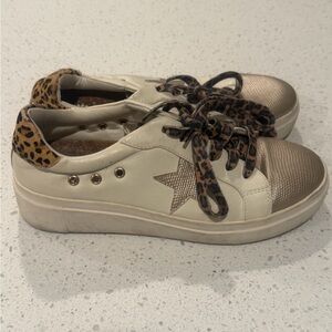 Yellow Box Star Sneakers Womens 9 Cream Leopard Lace Metallic Toe Casual Shoes